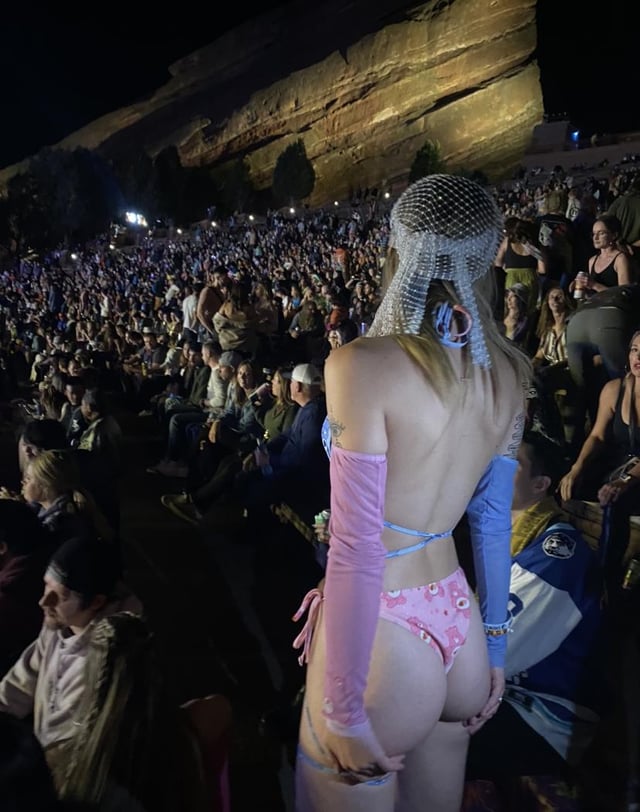 wanna come to red rocks w me?